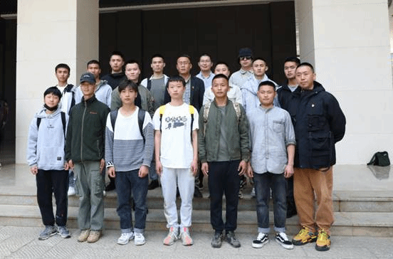 7送行同学合影